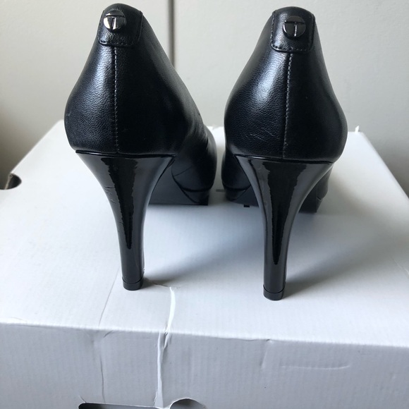 Tahari - Picture 4 of 5